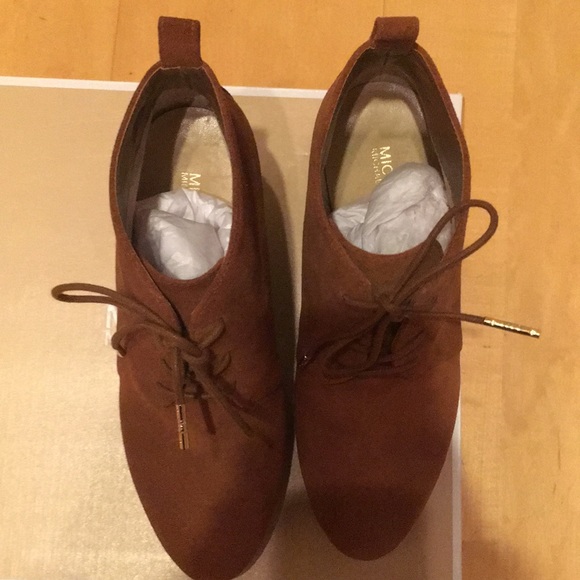 Michael Kors brown suede ankle boot - Picture 2 of 4